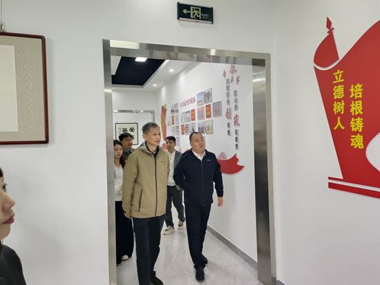 说明: 信阳工业中等职业学校3